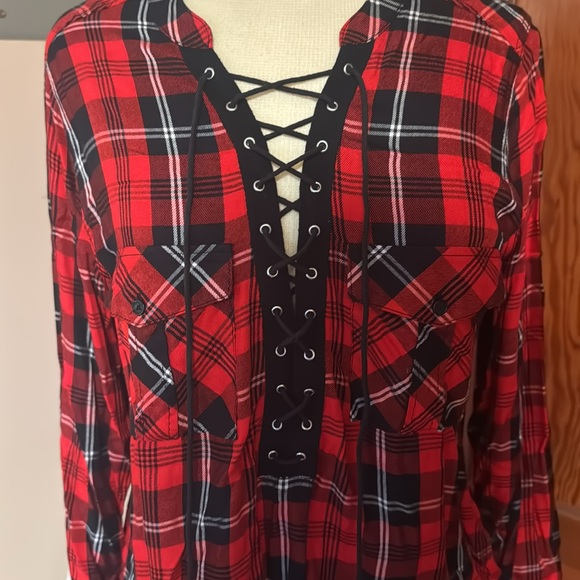 Express L Plaid Rayon Top red & black Flannel Look Lace Front Shirt Blouse - Picture 2 of 6